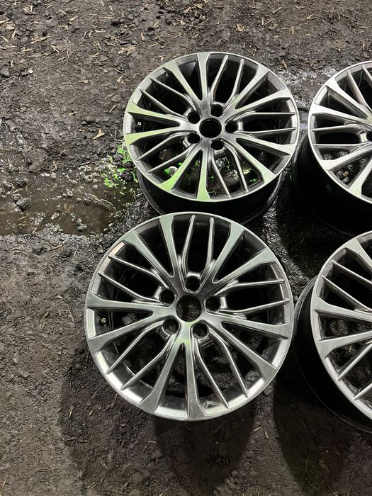 TOYOTA камри r17