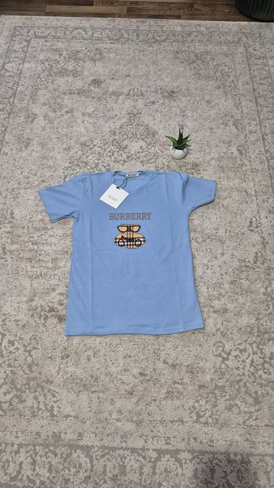 Tricou albastru deschis perfect pentru orice style