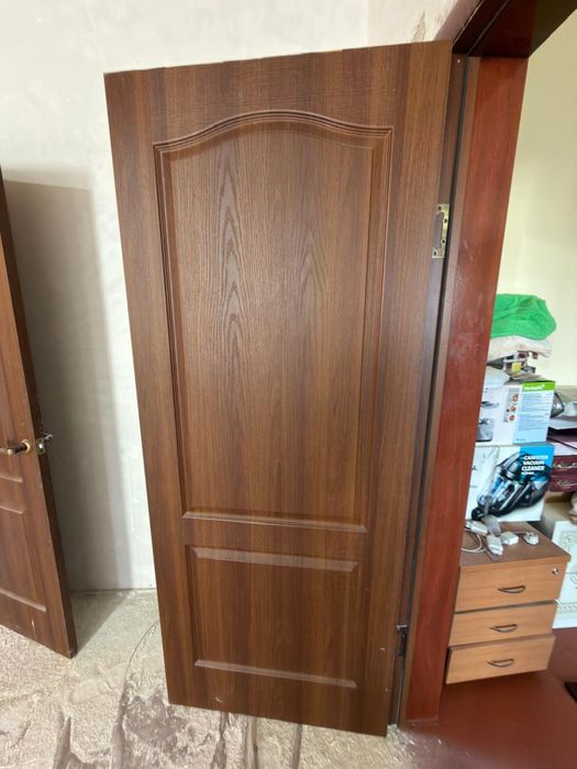 Дверь продаётся между комнатный