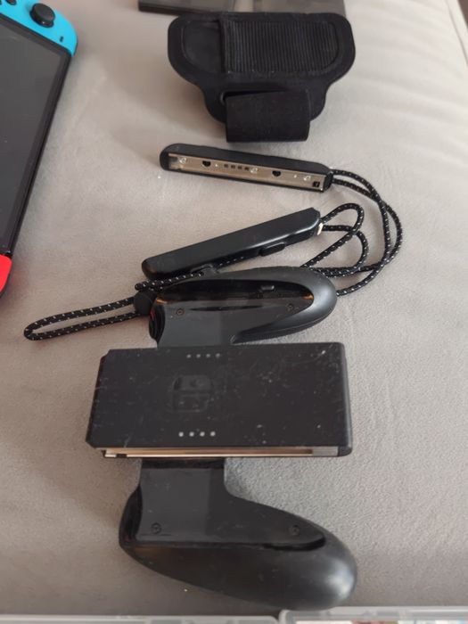 Nintendo Switch OLED + Dock + Pro Controller + 8 игри + куфарче