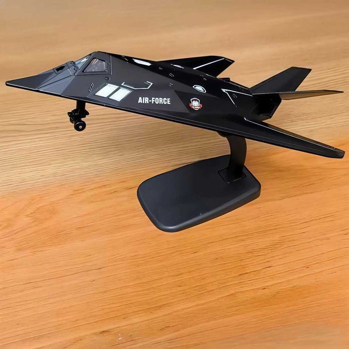 Macheta avion metalica F-117A Nighthawk Stealth scara 1:72 25cm