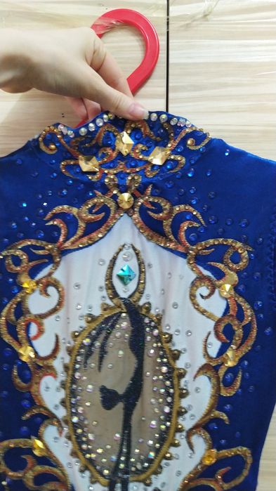 Гимнастический костюм на девочку