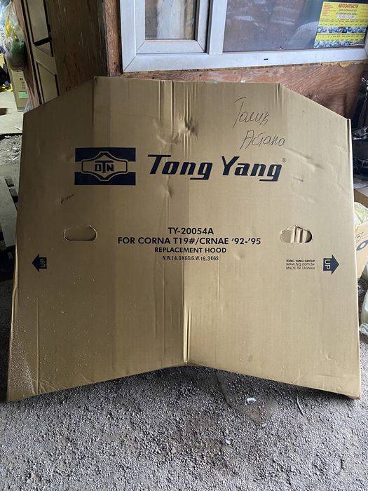 Капот на Toyota Carina E