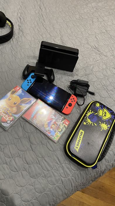 Nintendo Switch Oled + 2 игри и кейс