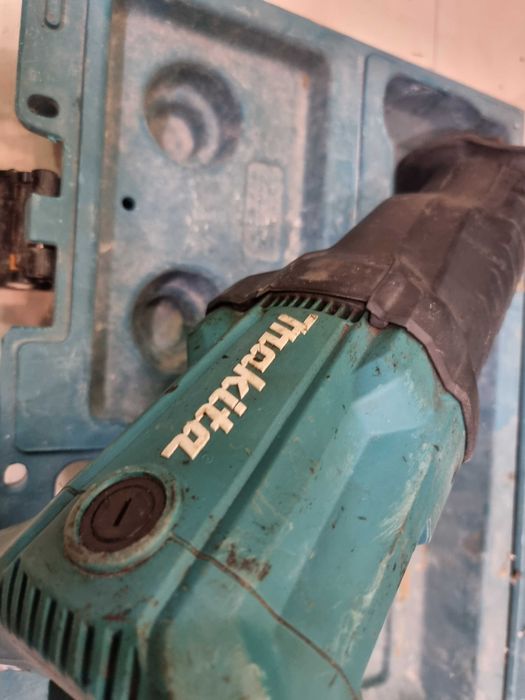 Саблен трион Makita