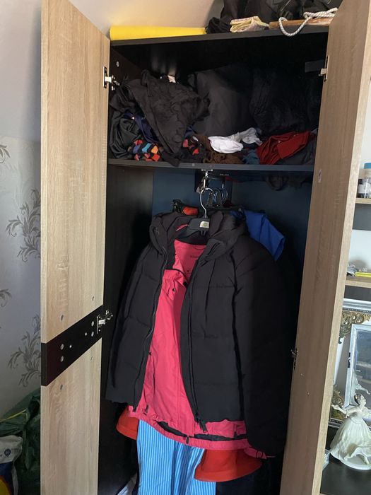 Dulap Mare perfect pentru a depozita Haine si lucruri personale
