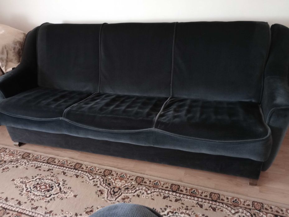 Mobila de sufragerie din lemn masiv si canapea cu 2 fotolii