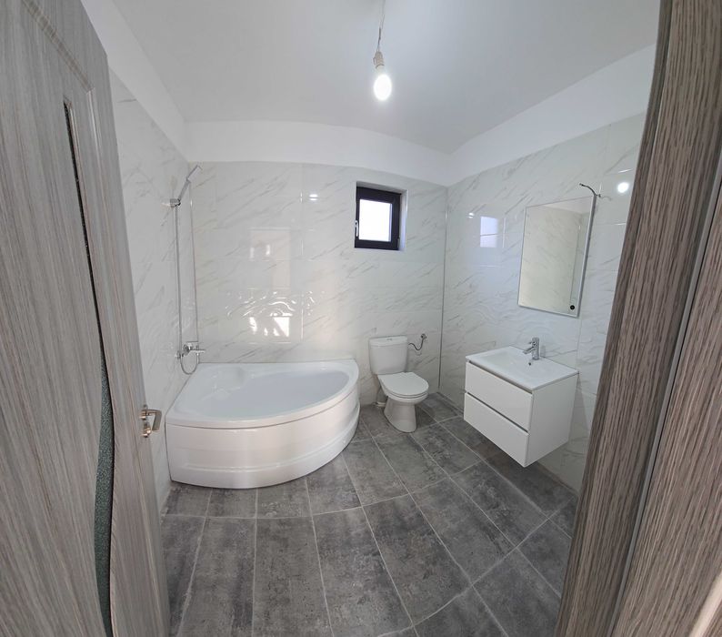 Proprietar vand casa individuala, pe parter, 3 camere, la asfalt 504mp