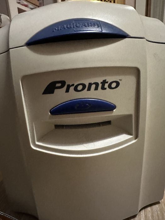 Imprimanta legitimatii/carduri/ecusoane/cartele Magicard Pronto