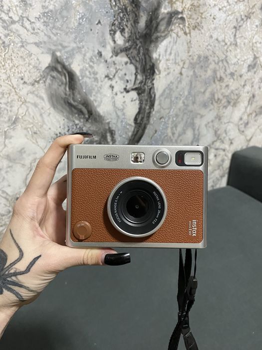 Продаётся fujifilm instax mini evo