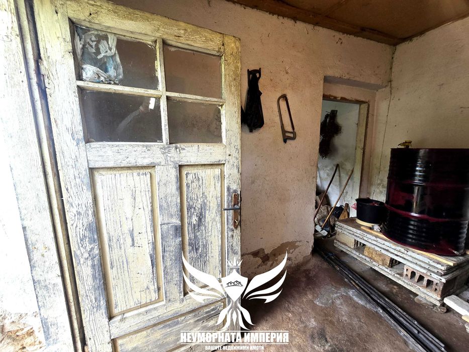 Двуетажна вила/къща 208РЗП с 900кв.м. двор село Баните обл.Смолян