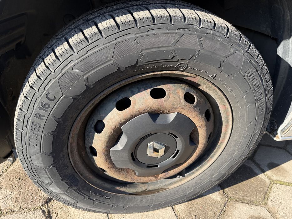 Продавам гуми с джанти 215/65/16 за БУС