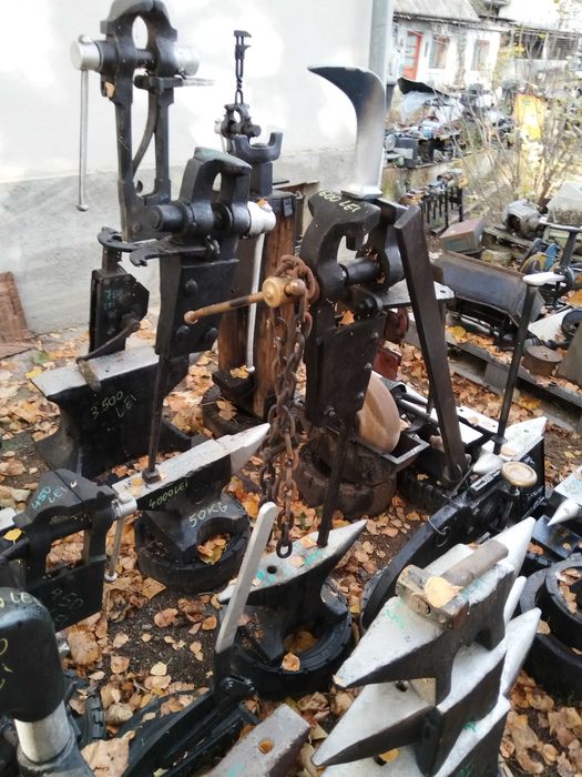 Menghina foarte veche peste 100 de ani nicovala