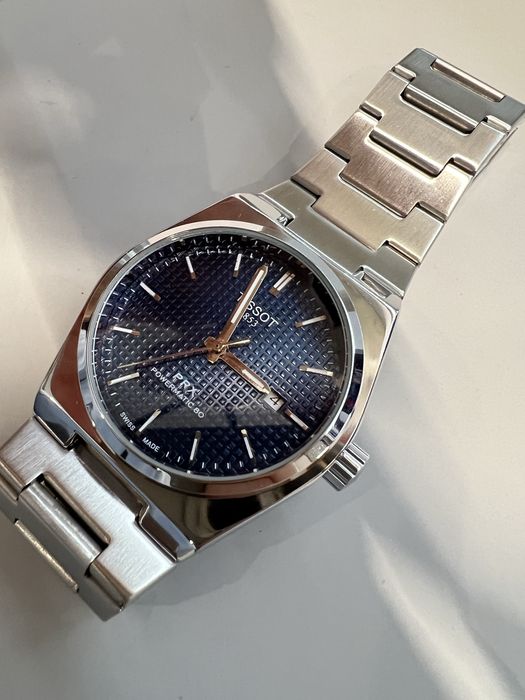 Часовник Tissot.