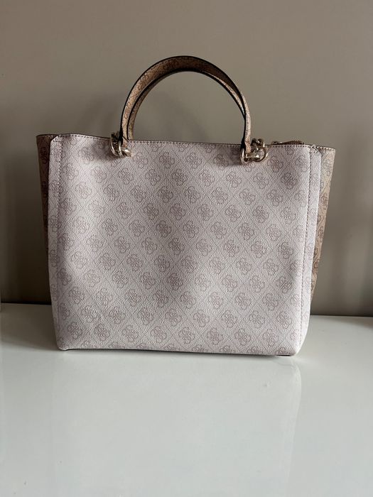 Дамска чанта Guess