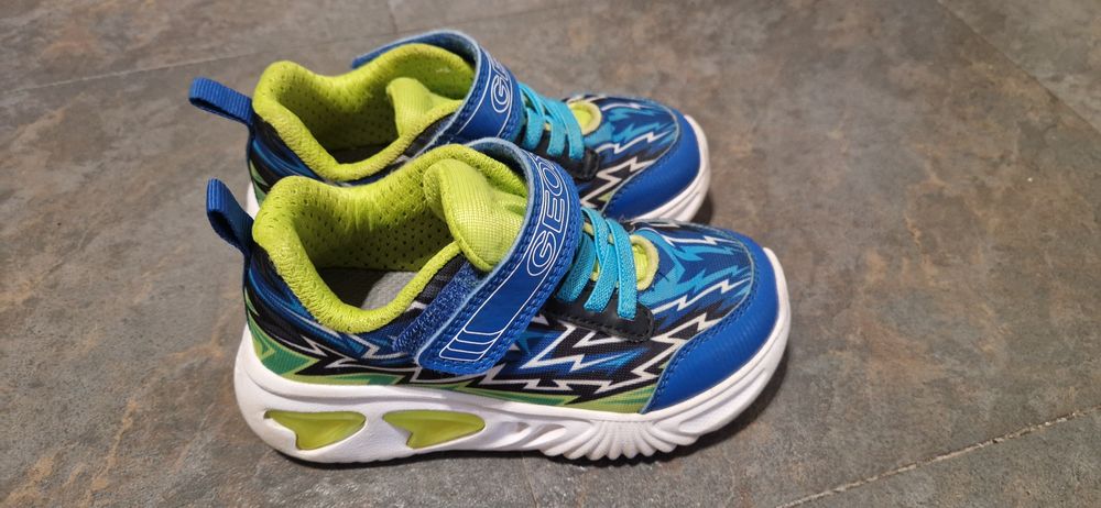 Светещи маратонки Geox