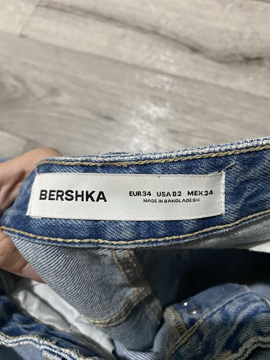 синие джинсы женские