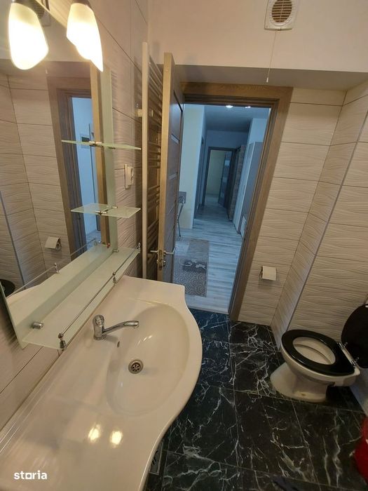 Apartament cu 3 camere,etaj intermediar,parcare subterana,zona Eroilo — fotografia 3