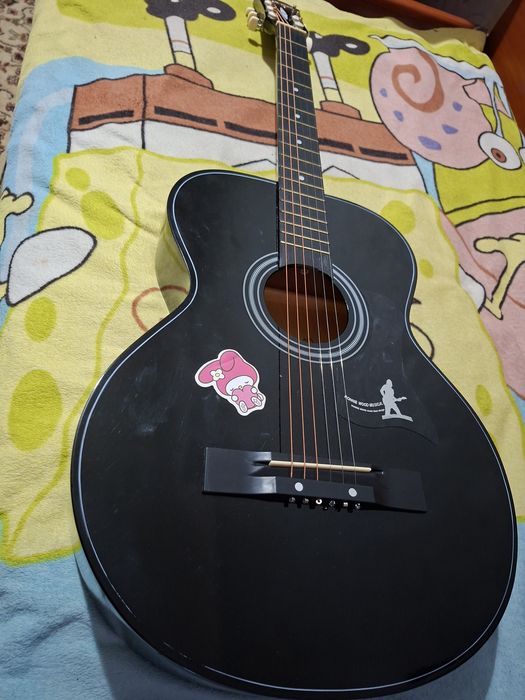 Продам гитару новая