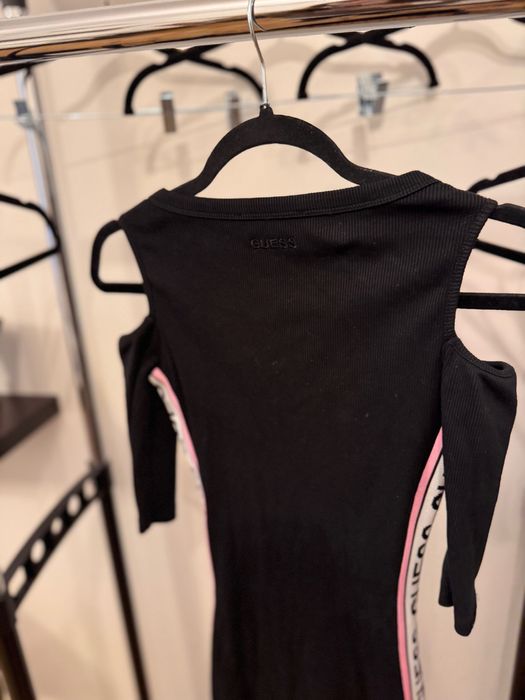 Guess рокля xs размер