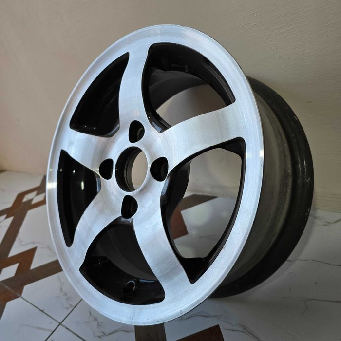 Saka diskalar Jiguli, Vaz, Lada uchun R13 komplekt