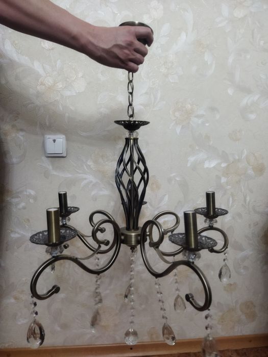 Продается люстра