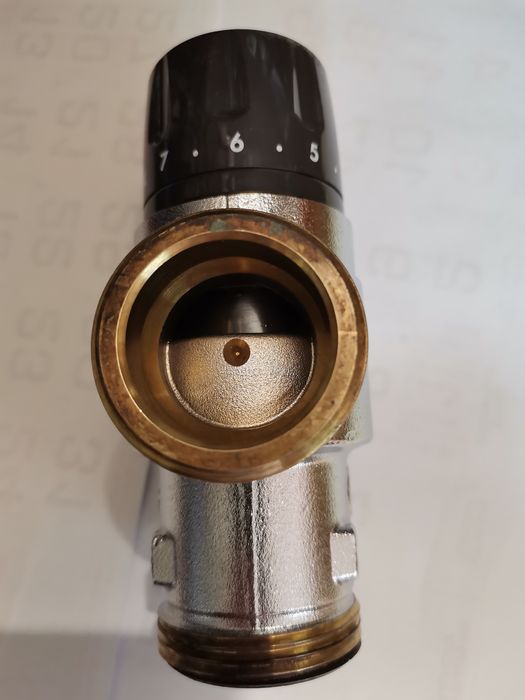 Термостатичен смесителен вентил