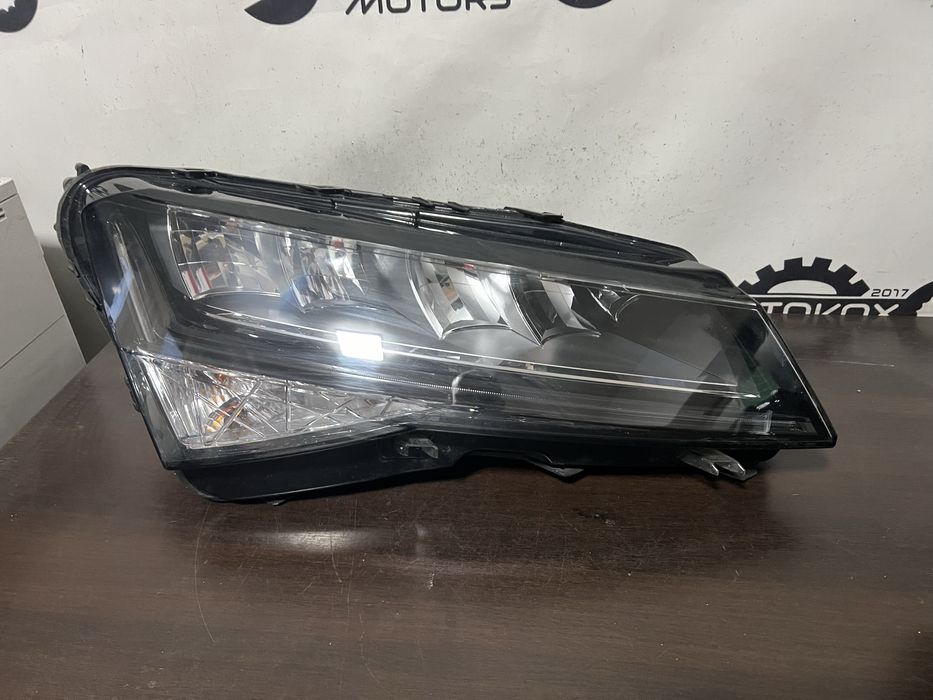 Far dreapta full led fara matrix Skoda Superb 3 Facelift an de la 2019