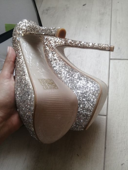 Pantofi cu toc si platforma