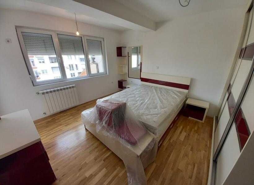 Дава се под наем Тристаен апартамент в Пловдив, Христо Смирненски - 86 кв.м за 402.9 € - Снимка #1