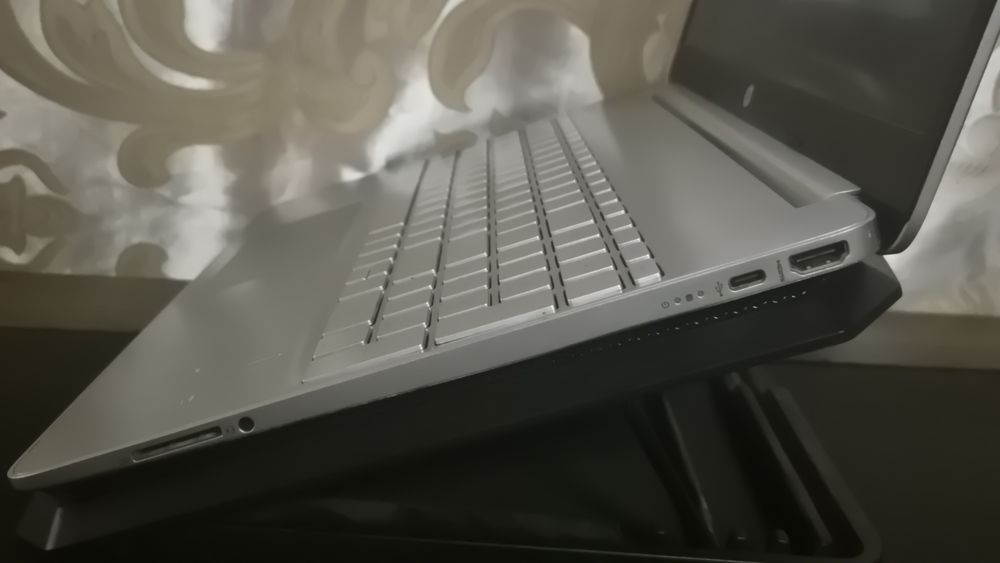 Laptop NoteBook HP 15s-eq3xxx + Încărcător