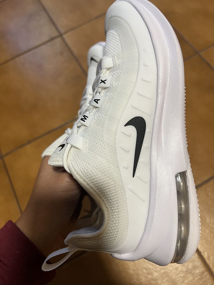 Nike Air Max Axis nr 35 5 NOI Dosu Bricii OLX.ro