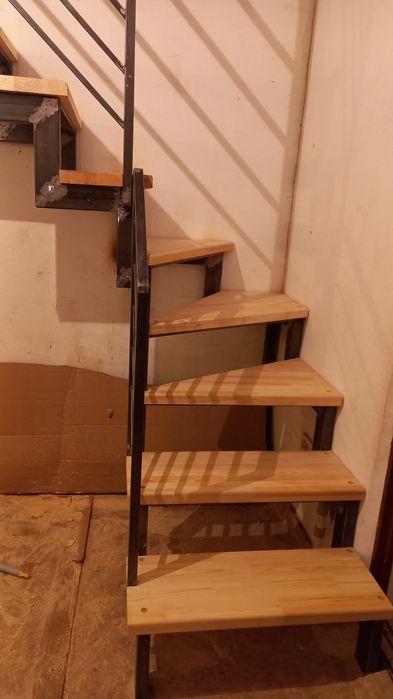 Сварщик Лестницы Астана.