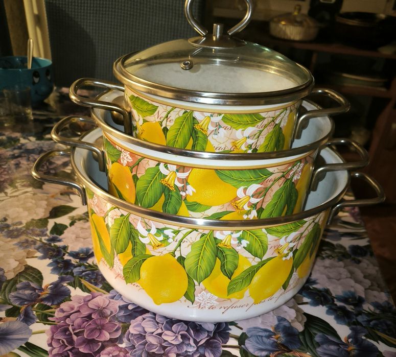 Набор кострюль..