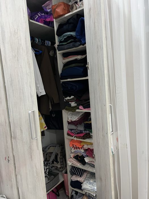 Угловой шкаф вместительный