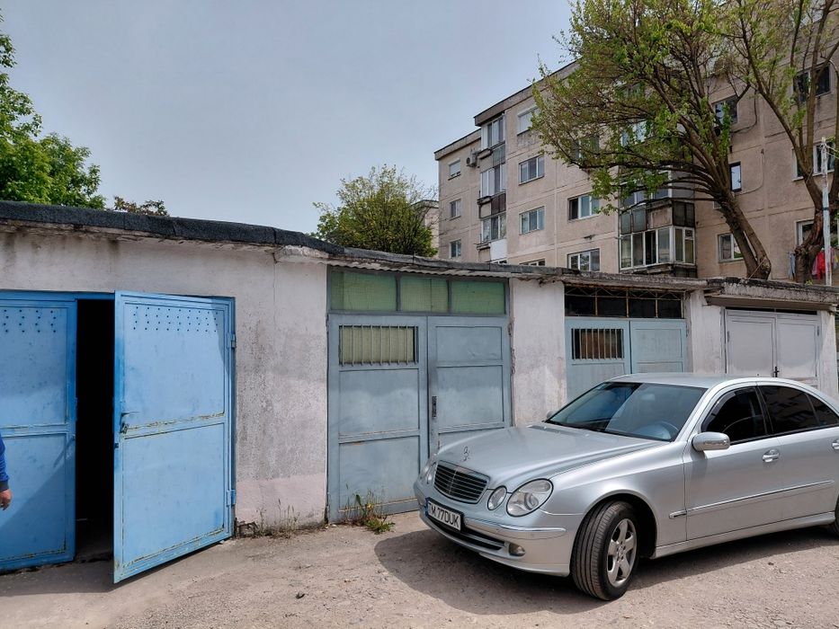 Închiriez garaj în baterie zona Girocului, Albac, strada Meziad, lângă Drubeta