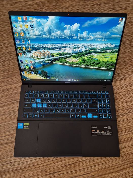 Ноутбук Asus V16 (можно играть в игры)