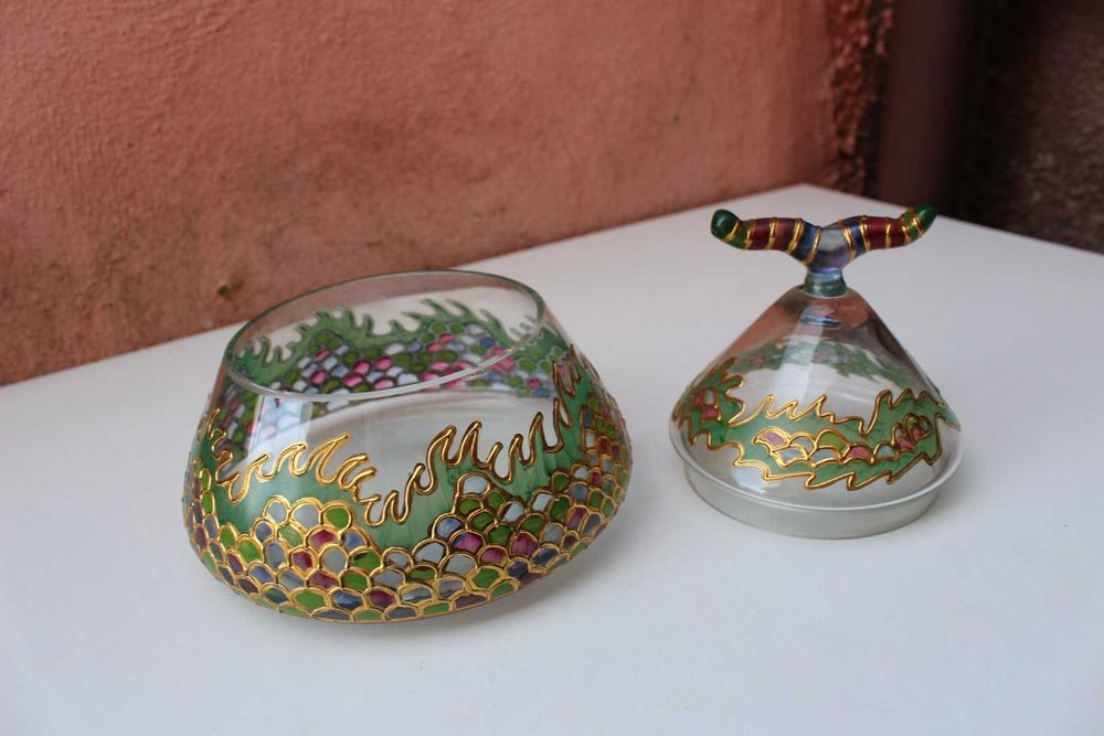 Bol sticla Bohemia, model sarpe / dragon, lucrat manual