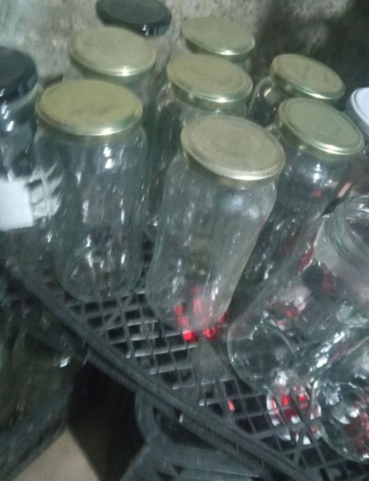 Буркани с  капачки на винт