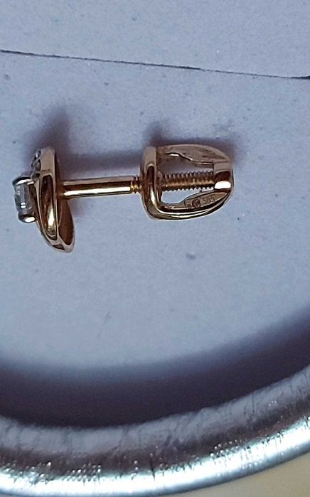 Продам золотые серьги.