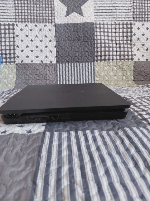 Продавам Play station 4