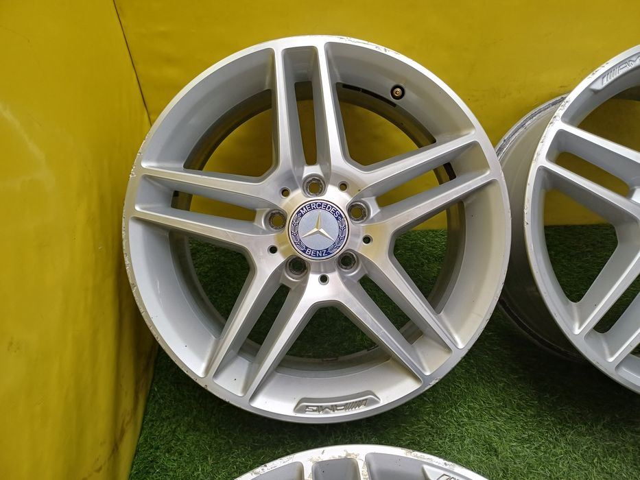 Диски R17 5x112 разноширокие на Mercedes.