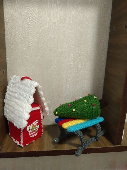 Новогодние сувениры и подарки