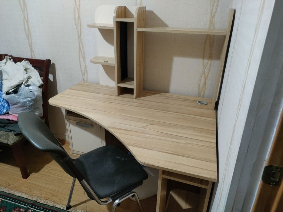 Продам компьютерный стол