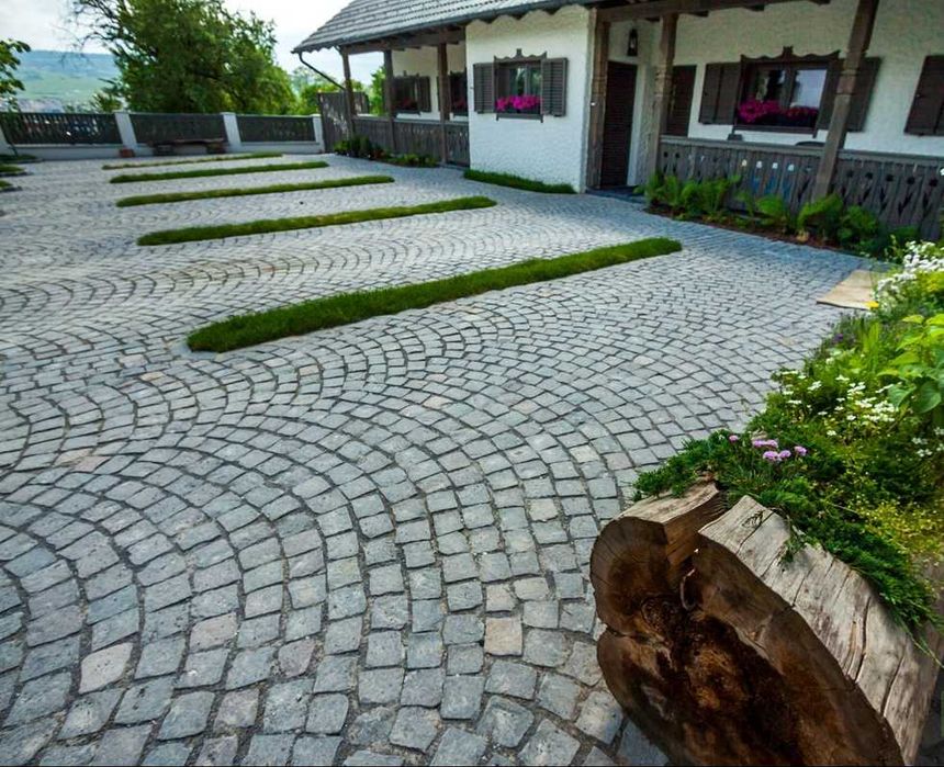 Piatra Cubică de Bazalt – Finisaj Profesional pentru Exterior