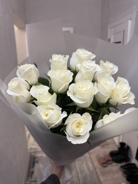 Продам белые розы