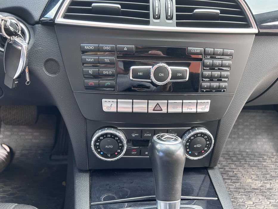 Vând Mercedes-Benz C200 W204 – 136 CP