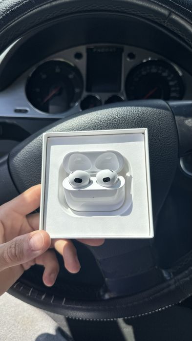 Apple AirPods 3 (Gen 3)