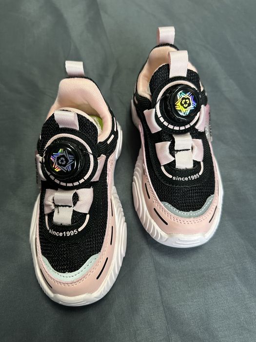 Продам детскую обувь