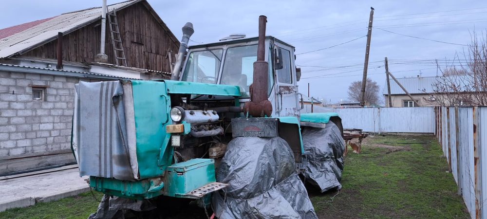 Продам трактор т150 с плугом и прицепом